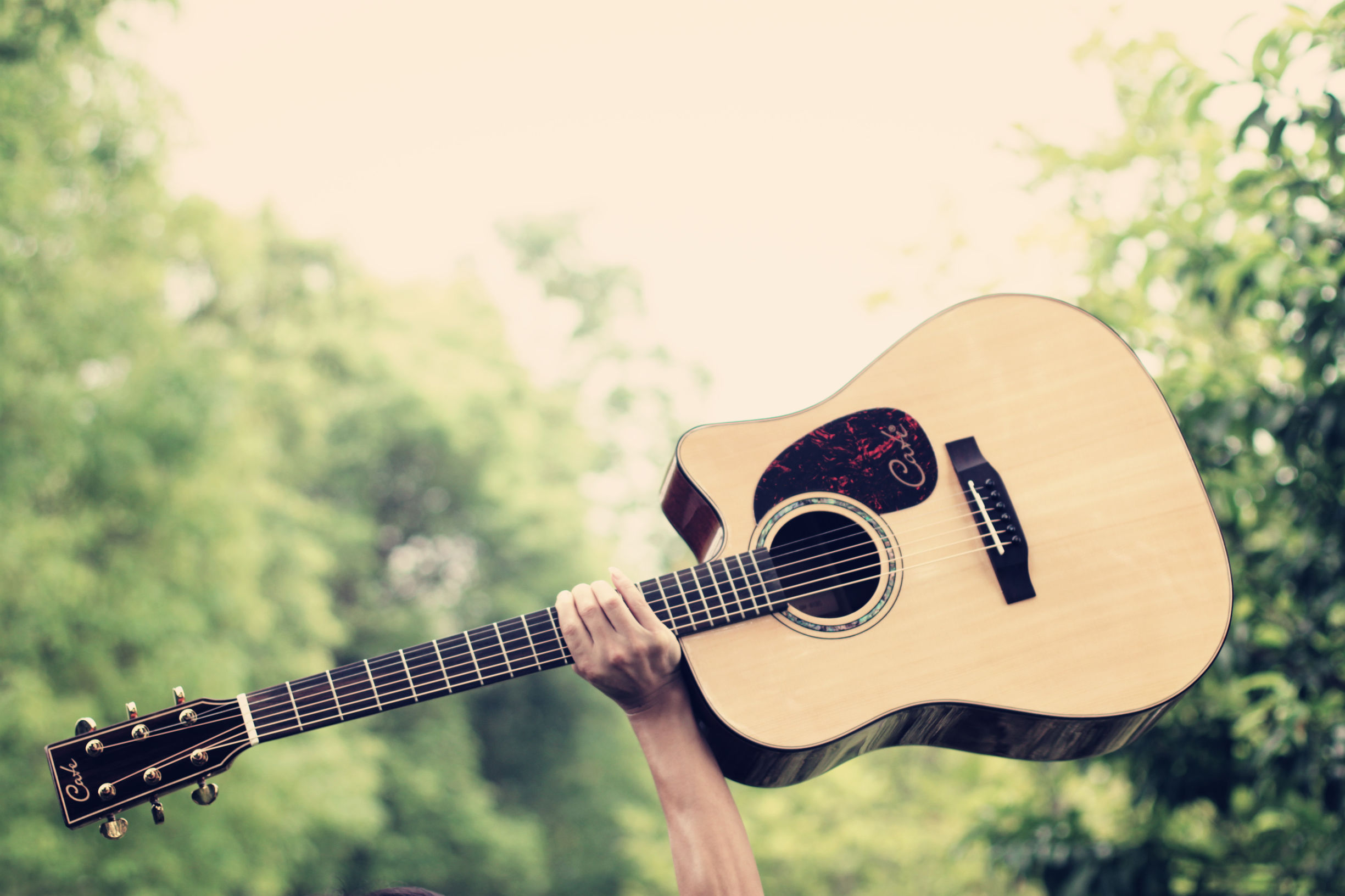 怎么保养吉他才会不开裂,吉他冬天弹得少怎么保养