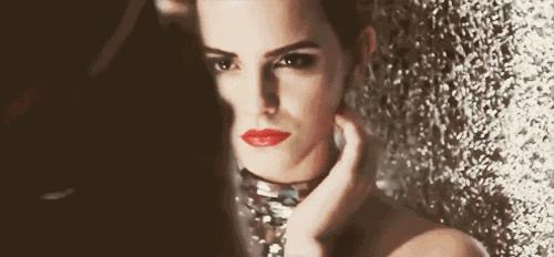 说你显老怎么高情商回答,女生说我有那么显老吗怎么回答