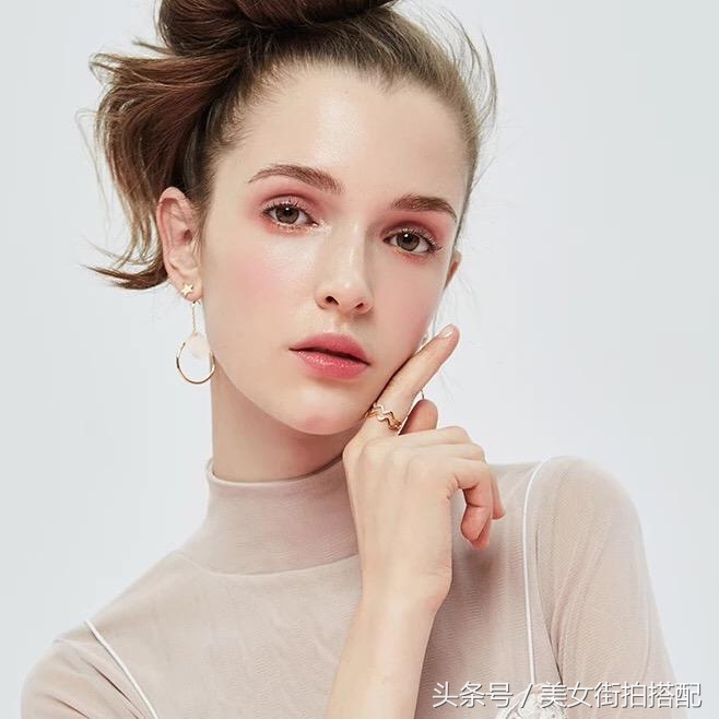 一招让脸变小的小方法,最简单让脸变小的方法