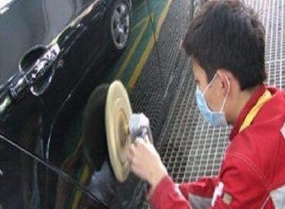 汽车的车门被刮凹进去了怎么解决,买车磕碰