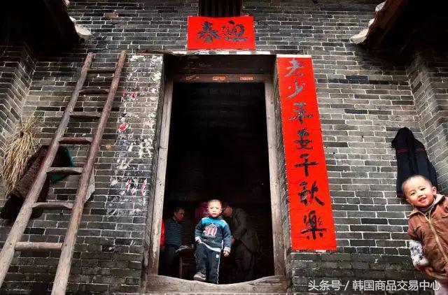 书法家免费送春联,30多名书法家挥毫免费送春联