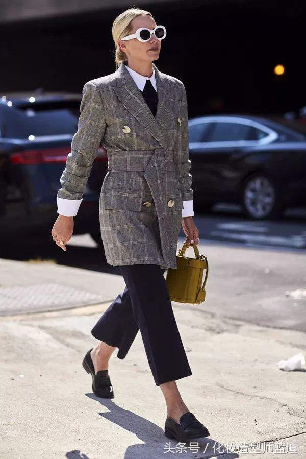 男士圆领毛衣衬衫正确穿法,毛衣衬衫叠穿搭配什么裤子