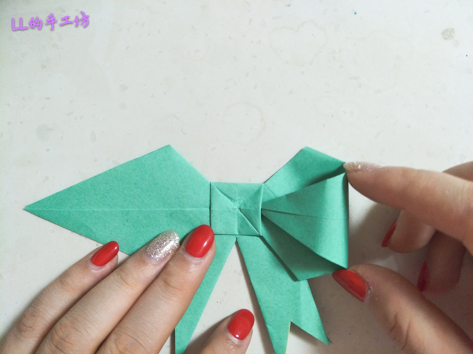 纸折的蝴蝶结教程,蝴蝶结怎么折出来简单又美丽