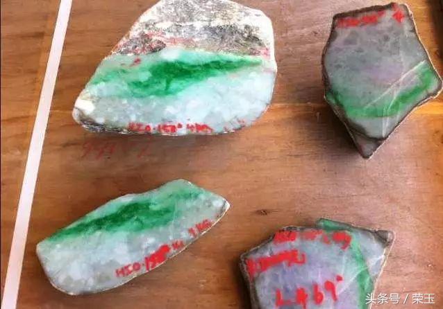 翡翠与玉有什么区别呢哪个更好点,翡翠中的青花玉是什么玉