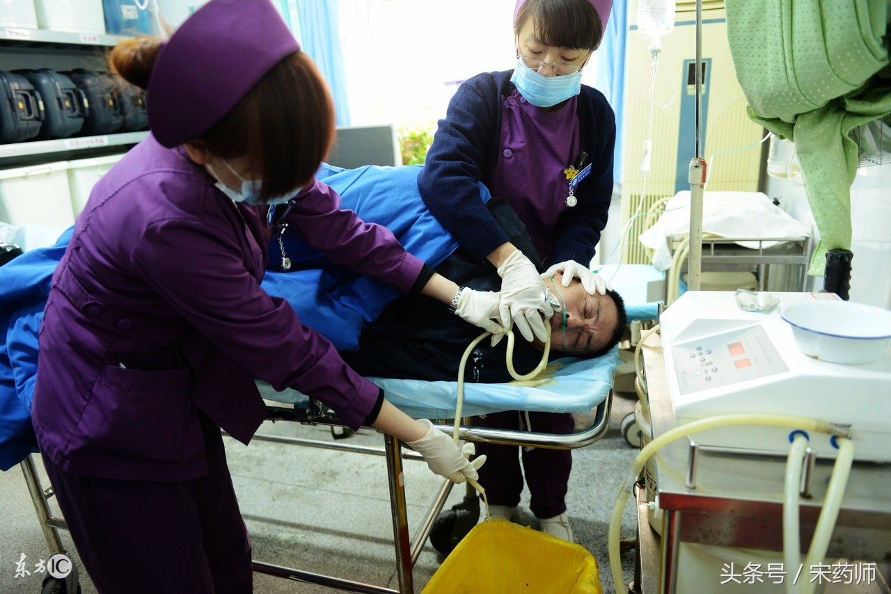 如何抢救服用*眠药安**自杀的患者?