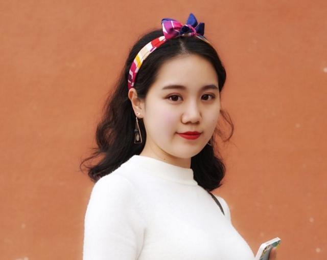 自然卷头发怎样变直,自然卷的头发适合烫什么直的发型