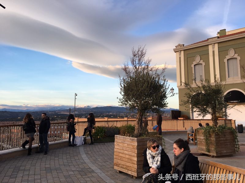 西班牙马德里购物村2018.1.20日实拍-很多世界大牌都有折扣