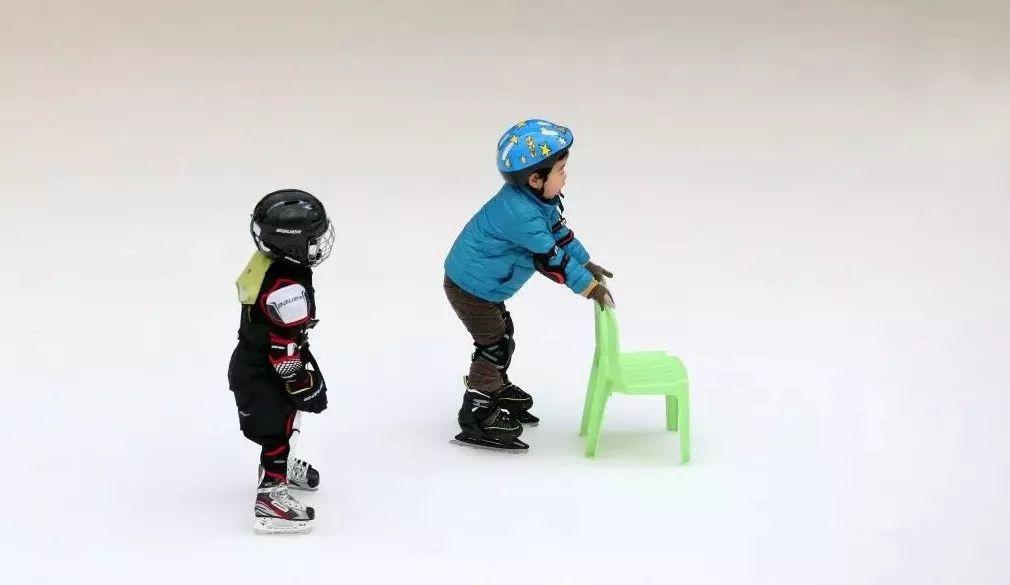 初学滑冰怎么选冰鞋,滑冰冰刀鞋