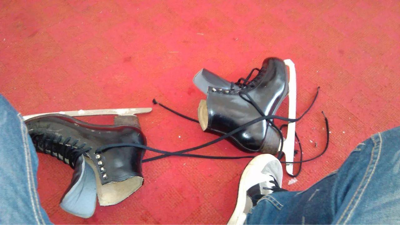 初学滑冰怎么选冰鞋,滑冰冰刀鞋