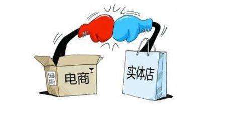 实体服装店难做，她名牌大学毕业开服装店却成了市场里的明星