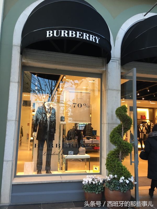 西班牙马德里购物村2018.1.20日实拍-很多世界大牌都有折扣