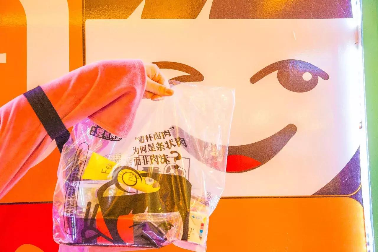 2年，1500万！她为*月天五**开了50家餐厅，卖阿信最爱的鲁肉饭！