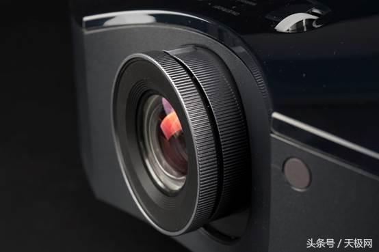 全高清神作索尼VPL-HW48家用投影机上手体验