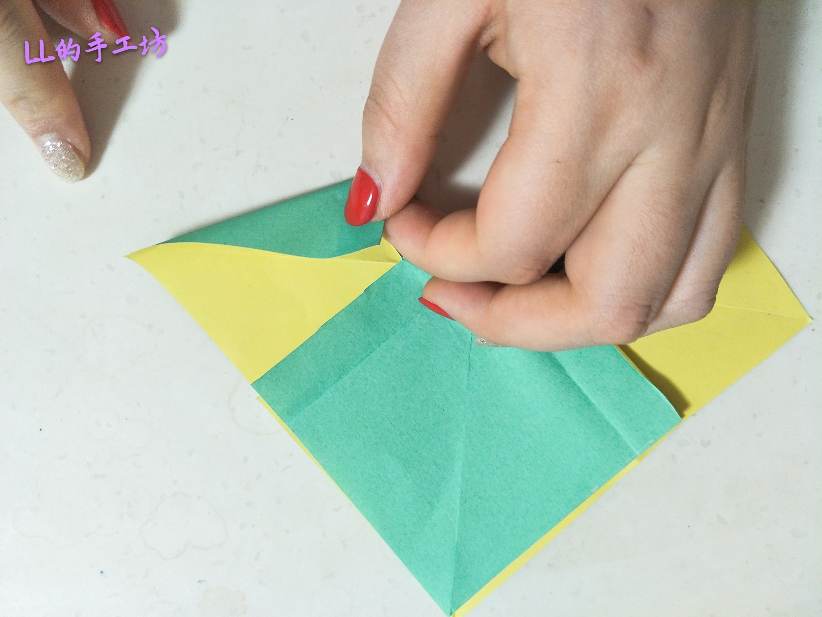 纸折的蝴蝶结教程,蝴蝶结怎么折出来简单又美丽