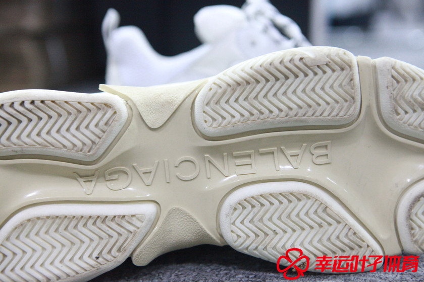 很火的巴黎世家球鞋 (新款巴黎世家球鞋)