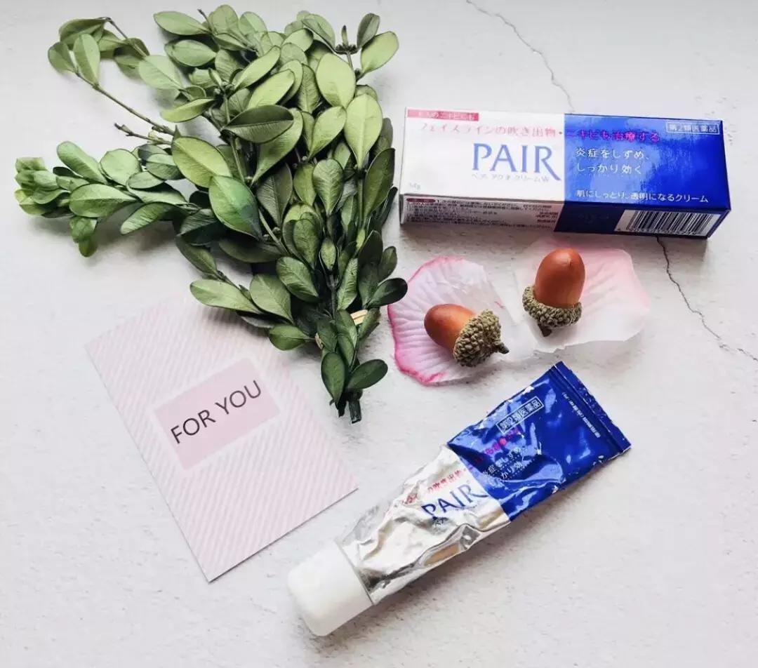 感觉脸上有痘痘但是不明显怎么办,脸上痘痘又爆发