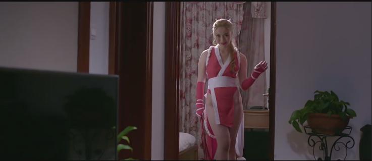 未来世界，女友可以通过网上购买，小伙购买了一个女仆和不知火舞