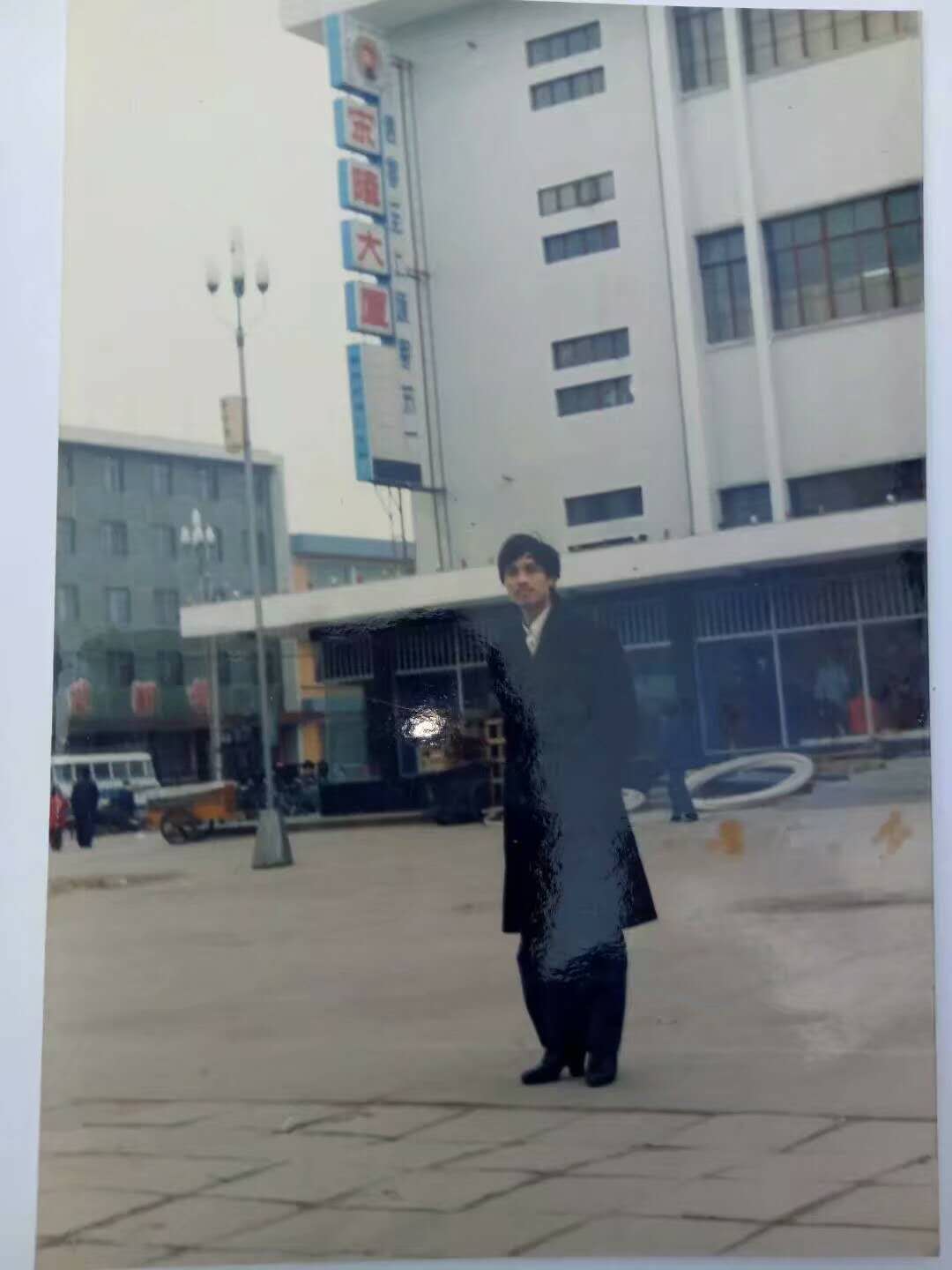 我第一次戴近视眼镜400度,我第一次感受到近视的感觉