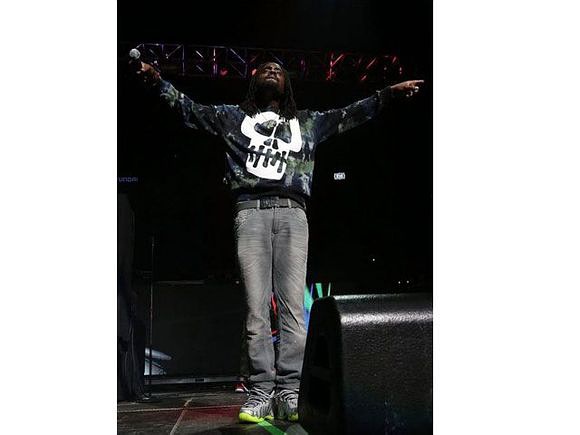 一双喷泡能穿几年,喷泡详细简介