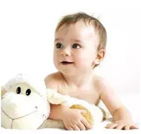 秋冬孩子嘴唇干裂小妙招,冬天宝宝嘴唇干裂是怎么回事