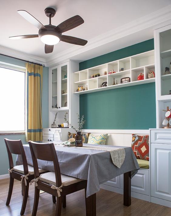 特色餐厅卡座隔断到顶木饰效果图,餐厅卡座一体效果图