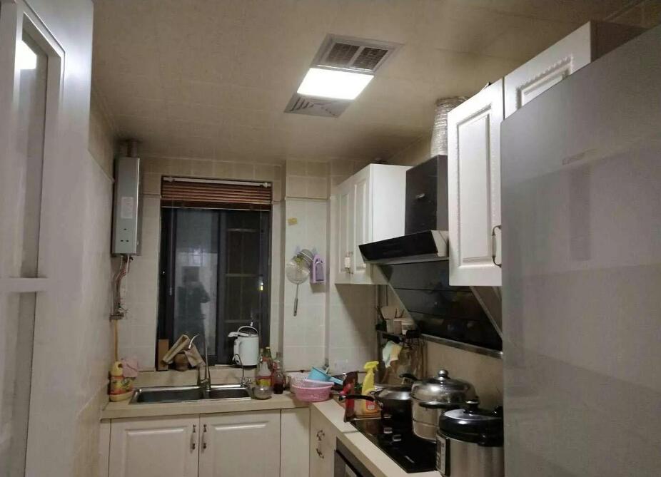 去广州游玩，顺便到舅舅家拜访一下，房子好大装修好漂亮