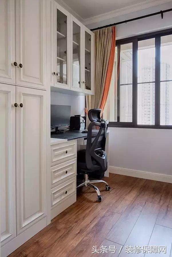 走道面积很浪费，我突发奇想把衣帽间打在走廊上，邻居都赞不绝口