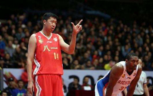 cba联赛中出战51场其中43场首发,cba历史第一人回顾里程碑时刻