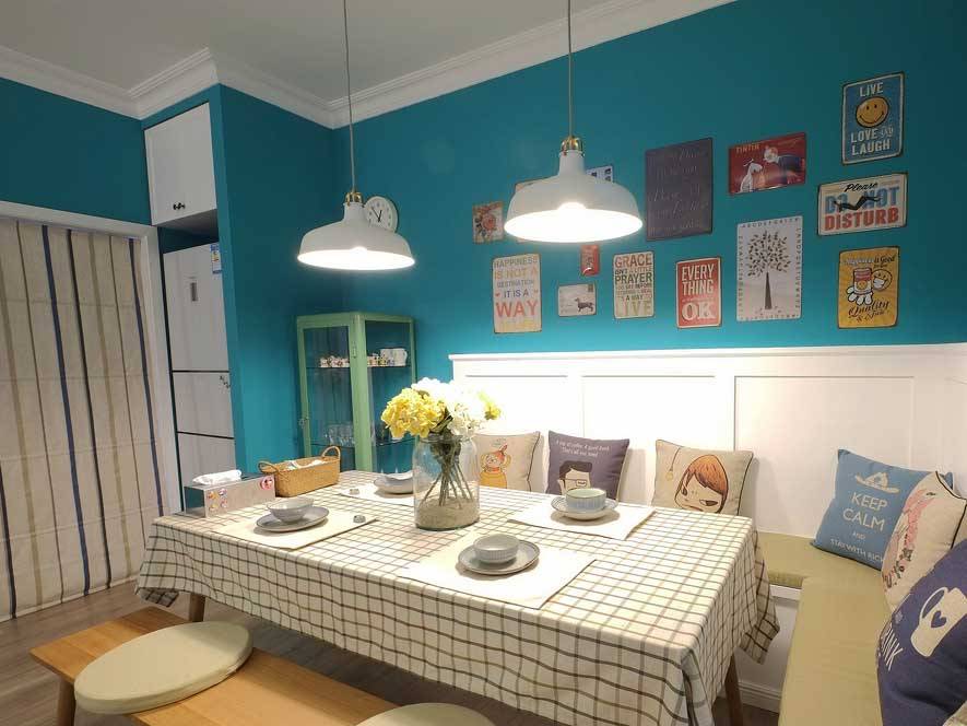 特色餐厅卡座隔断到顶木饰效果图,餐厅卡座一体效果图