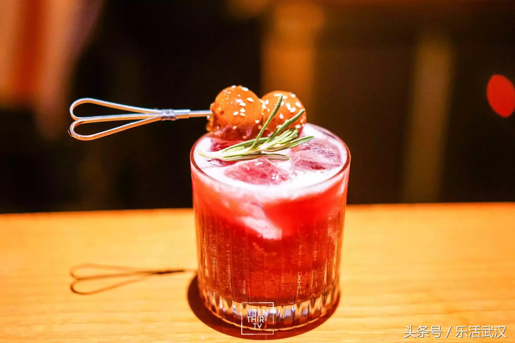 去酒吧点鸡尾酒推荐,去酒吧什么鸡尾酒好喝