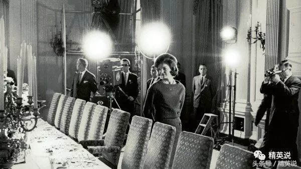 嫁给总统却目睹丈夫被杀,嫁给首富再度守寡,涅槃后的她更传奇