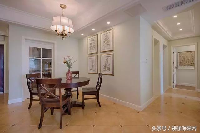 走道面积很浪费，我突发奇想把衣帽间打在走廊上，邻居都赞不绝口