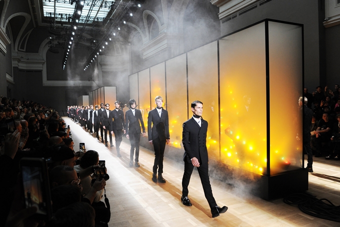 宋仲基出席迪奥活动,宋仲基亮相戛纳图文