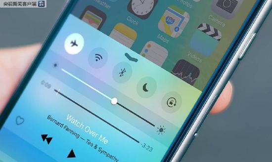 飞机经济舱可以连wifi玩手机吗,飞机上的wifi可以用手机上网吗