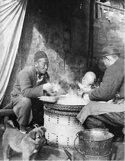 人情味浓厚的中国人,一个臭味相投的人