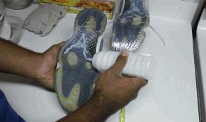 球鞋胶边发黄怎么办,发黄的球鞋怎么洗白