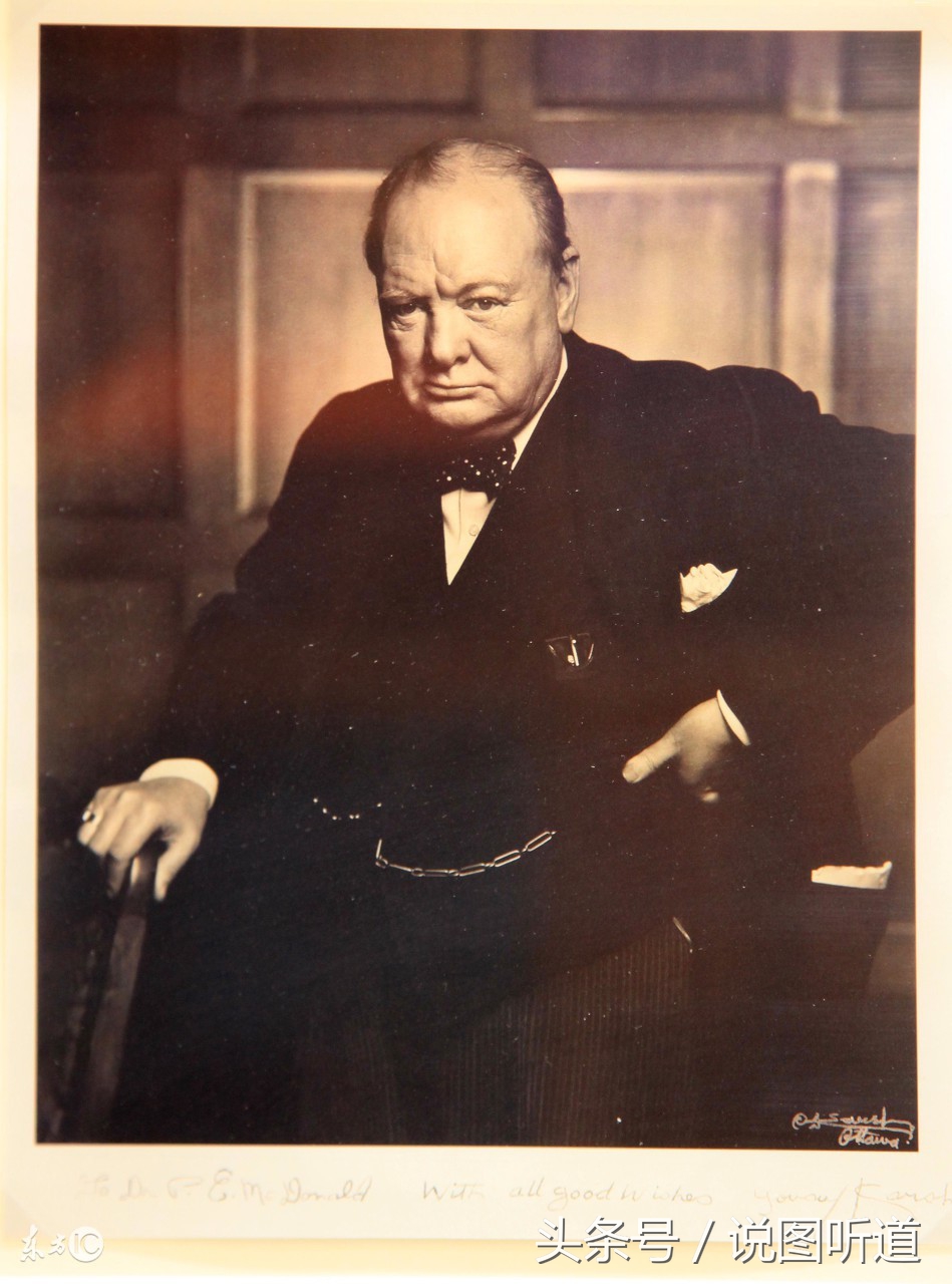 摄影师抢了英国首相嘴里的香烟,抢完还没跑