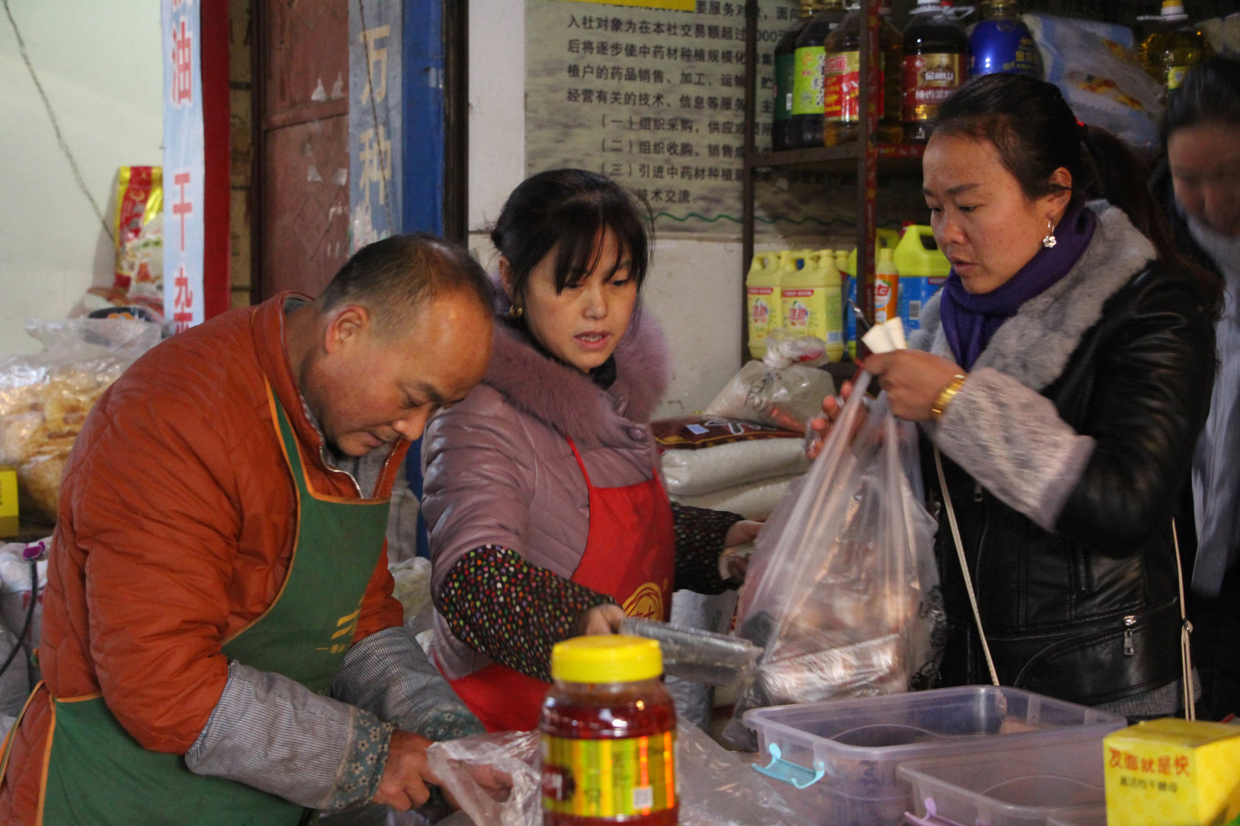 罗姐从事家具行业30年,罗姐一年收入多少钱