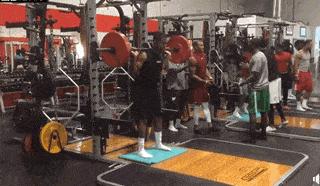 足球杠铃深蹲爆发力训练,爆发力深蹲训练次数