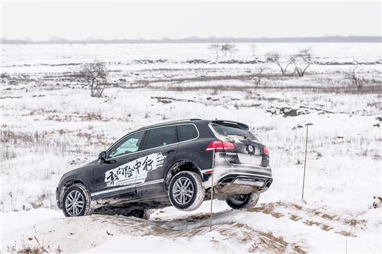 无惧风刀雪箭穿越林海雪原带你见证途锐踏雪牡丹江的十八般武艺