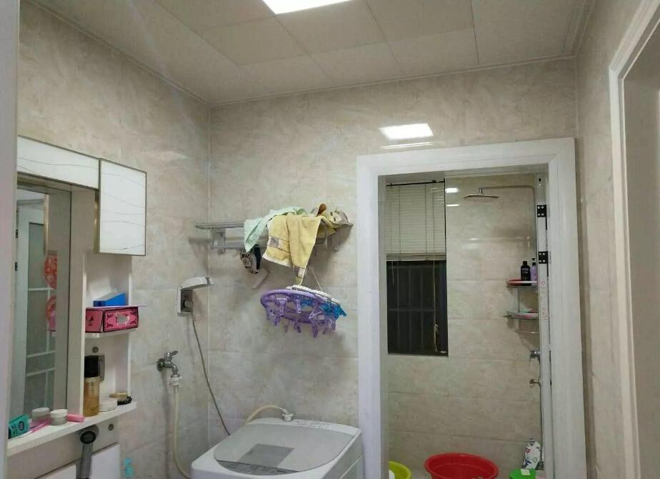 去广州游玩，顺便到舅舅家拜访一下，房子好大装修好漂亮