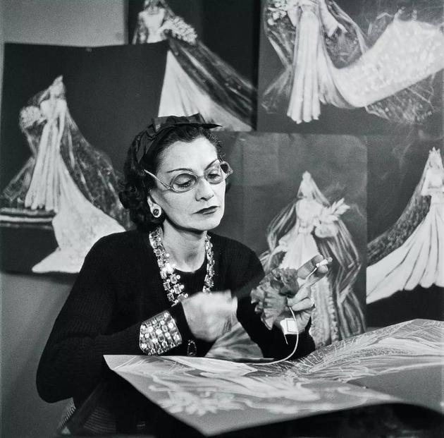 如何受邀参加香奈儿时装秀,怎么参加香奈儿的活动