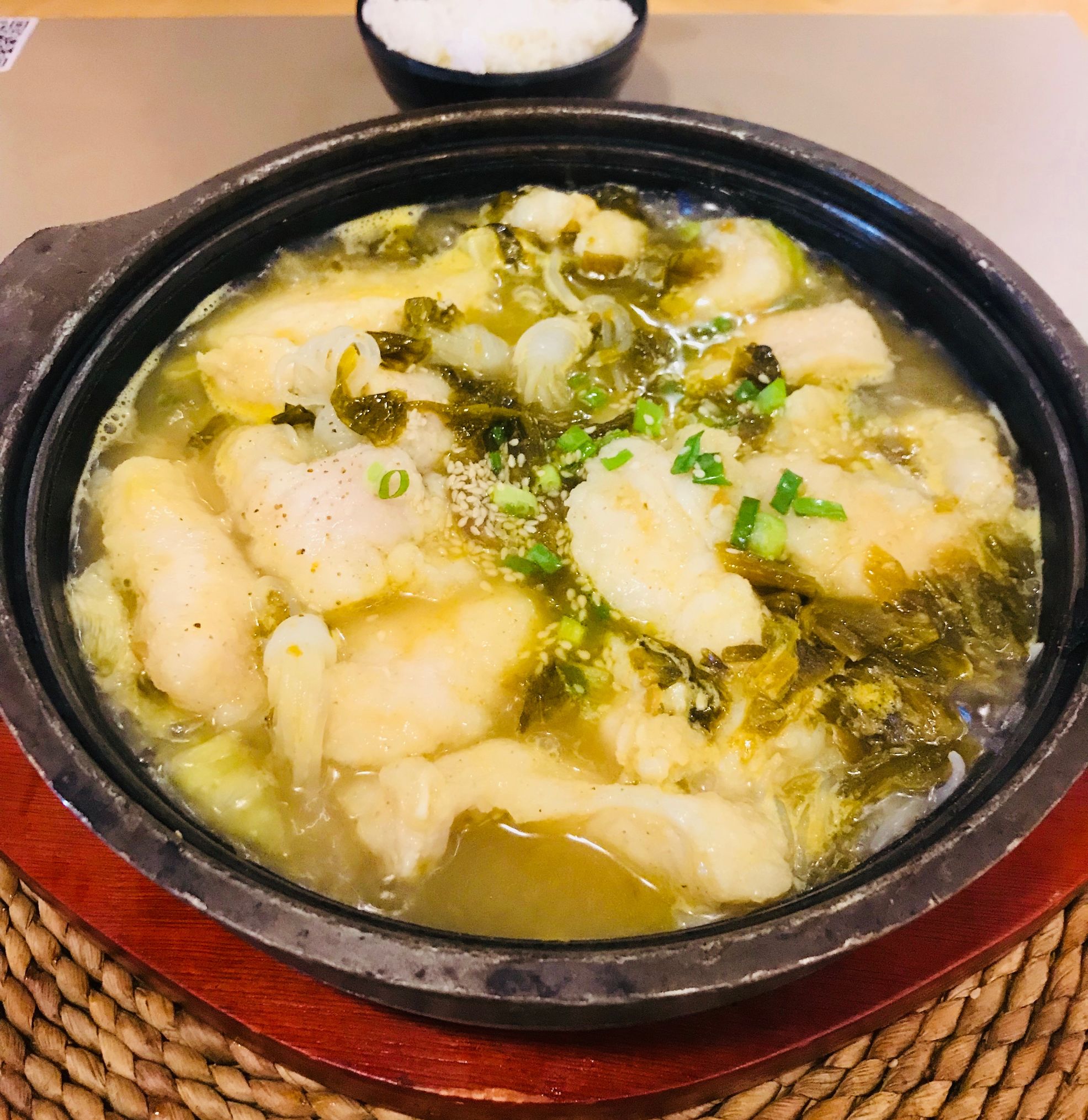 泸州好吃的美食啵啵鱼,必吃的一人一锅啵啵鱼