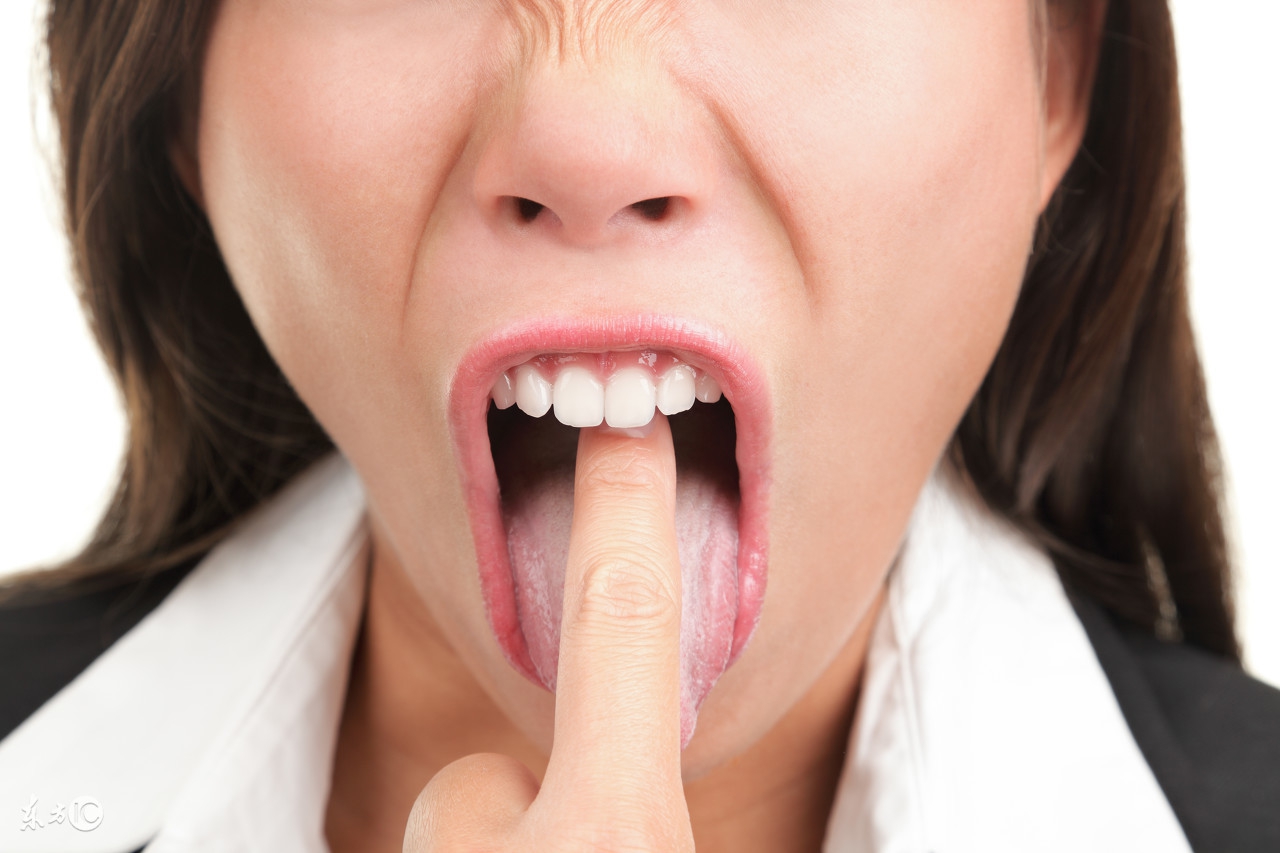 如何吐痰不伤嗓子,喉咙喜欢吐痰怎样才能不吐痰