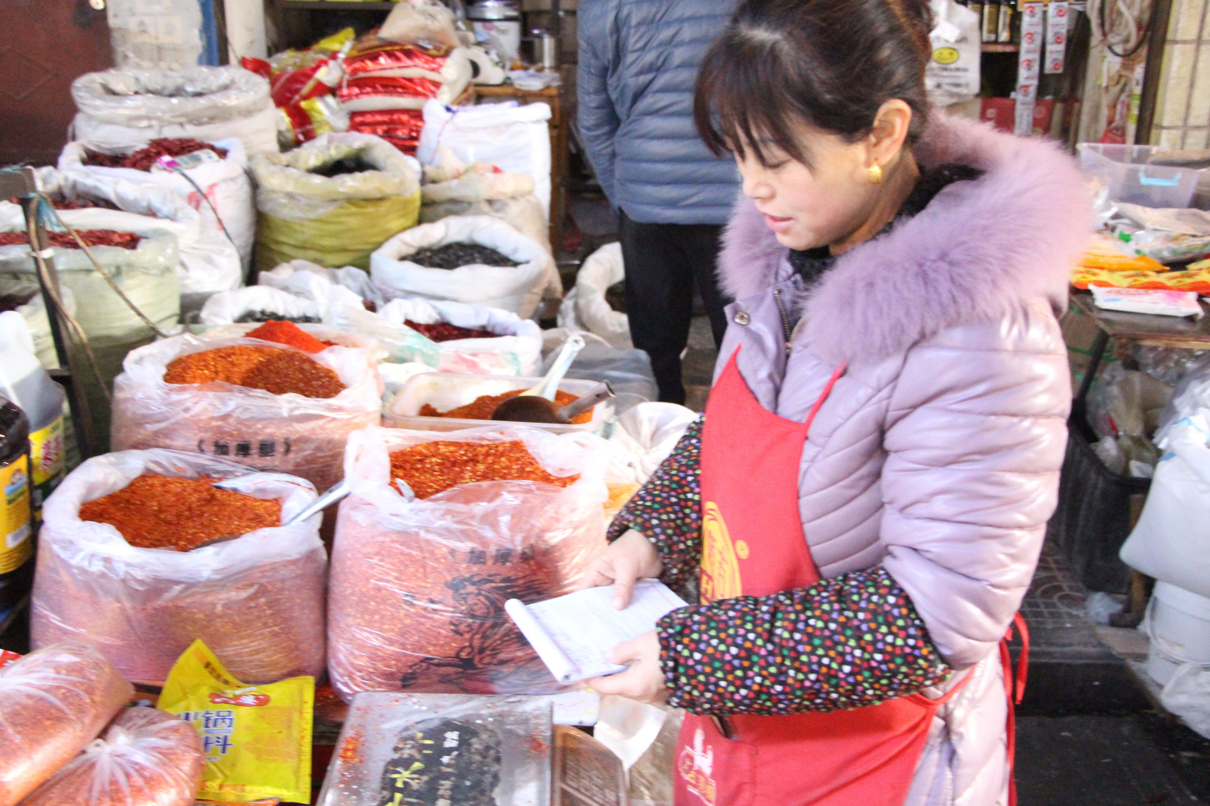 罗姐从事家具行业30年,罗姐一年收入多少钱