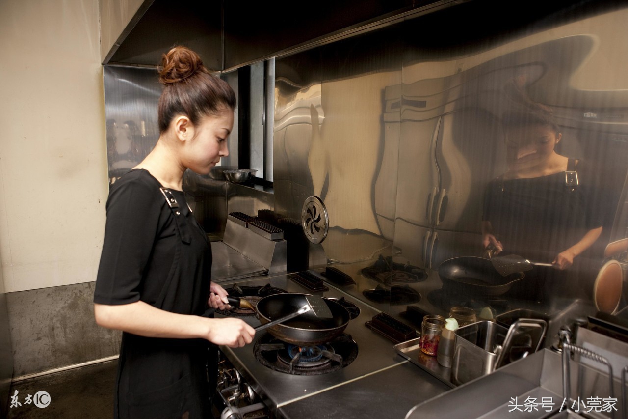 怎样清洗铁锅上的锈,怎样清洗平底锅上的污垢