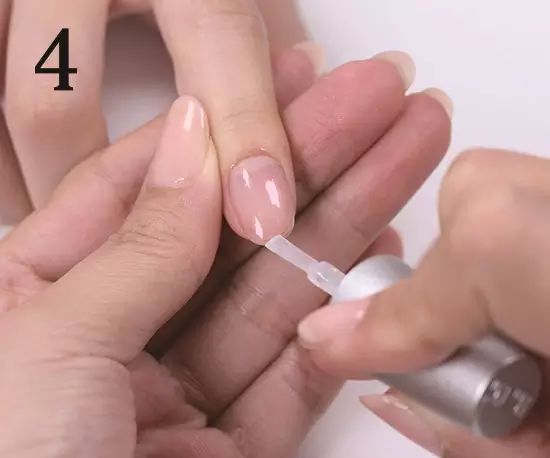 美甲教程步骤甲油胶涂法,如何自己用甲油胶做美甲
