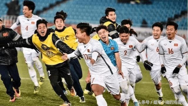 指骂裁判也没事！卡塔尔队员是有多嚣张，气的亚足联无话可说