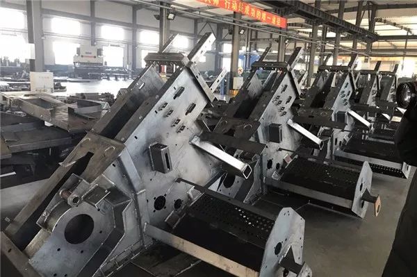 带爪子的打捆机，你见过吗？