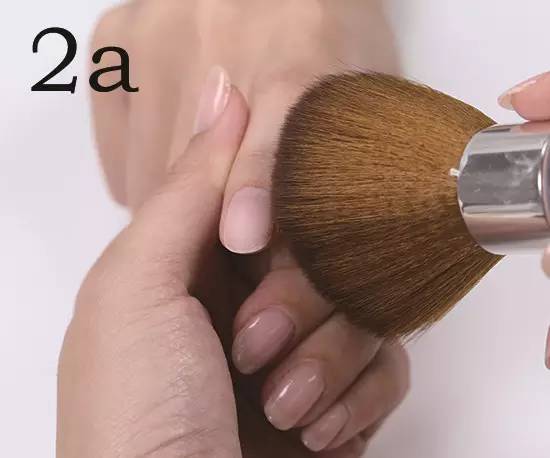 美甲教程步骤甲油胶涂法,如何自己用甲油胶做美甲